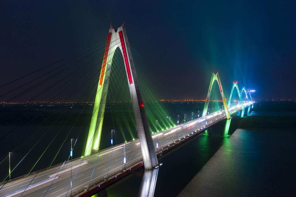 A silent Hanoi under the night light