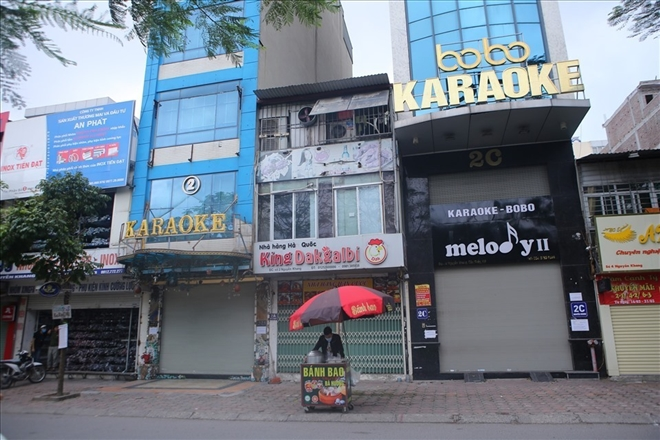 Hanoi shuts down bars, karaoke parlors starting April 30 over Covid-19 fears