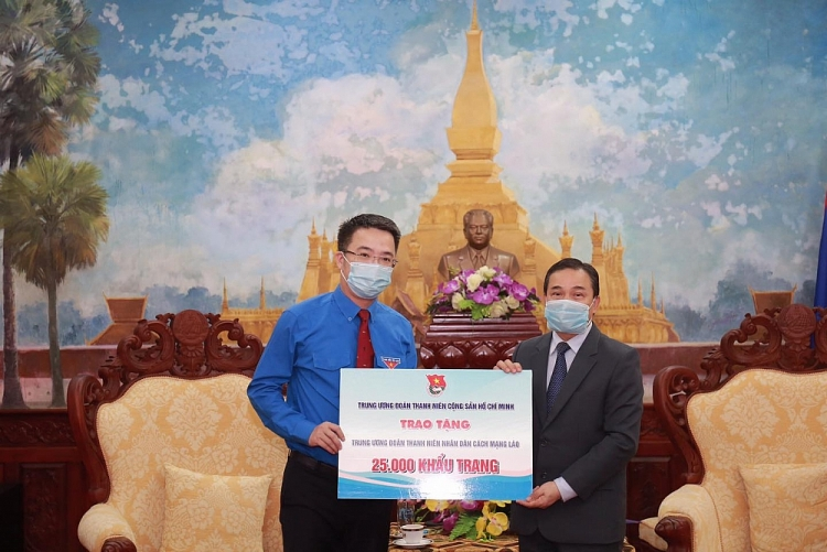 hcmc communist youth union gifts 50000 face masks to laos and cambodia