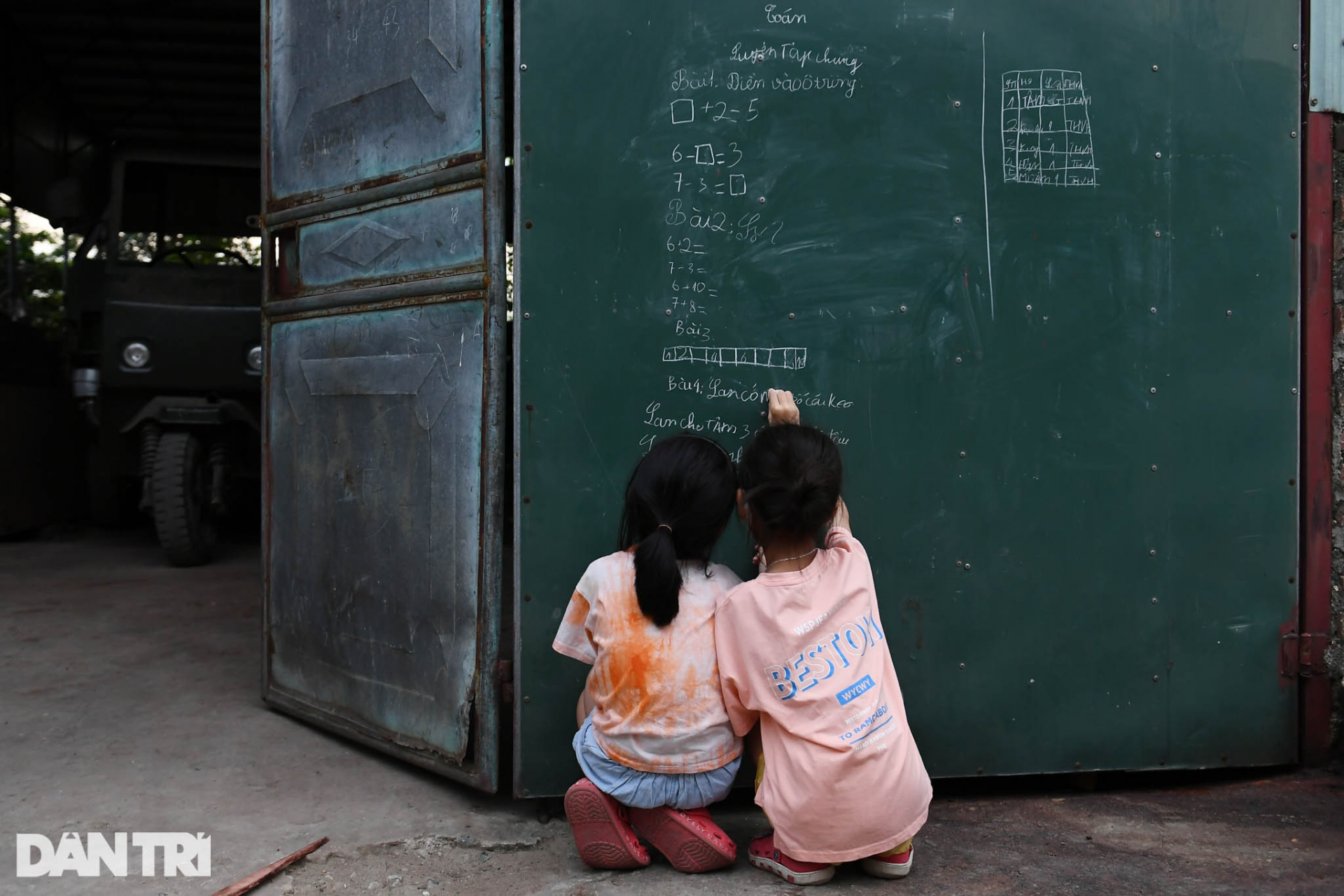 Inside the Covid-19 blockaded village outskirts of Hanoi