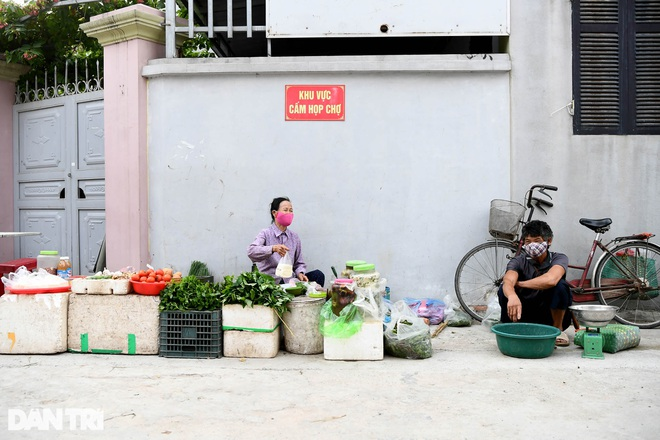 Inside the Covid-19 blockaded village outskirts of Hanoi