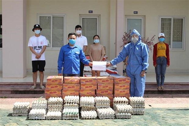 Vietnamese Embassy in Laos gives presents to Vietnamese students