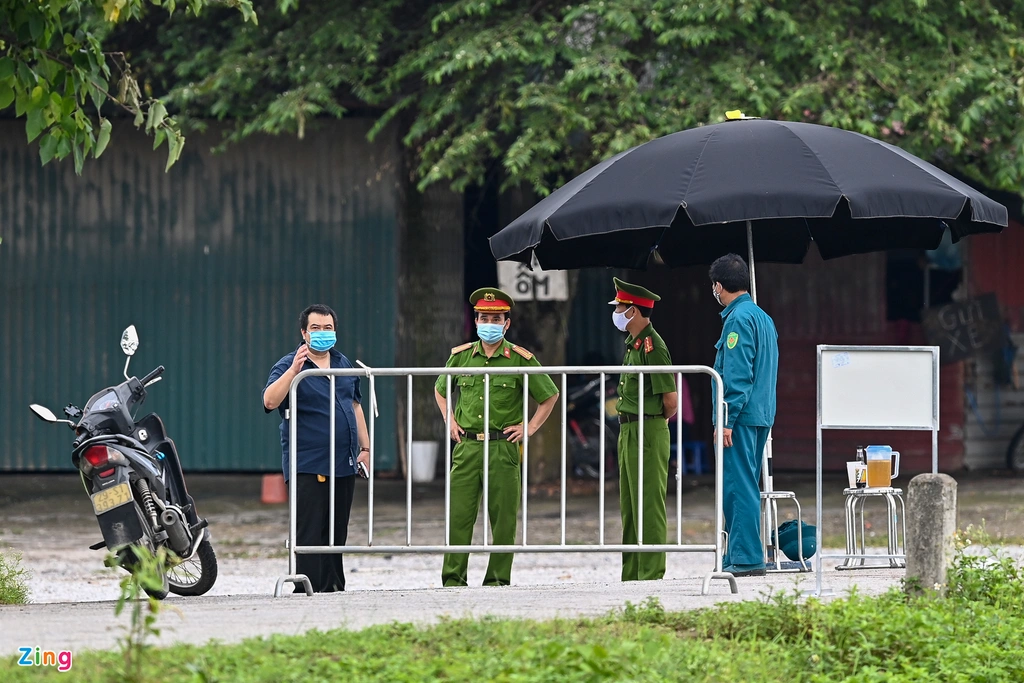 Hanoi frontline hospital in Covid-19 fight put under lockdown