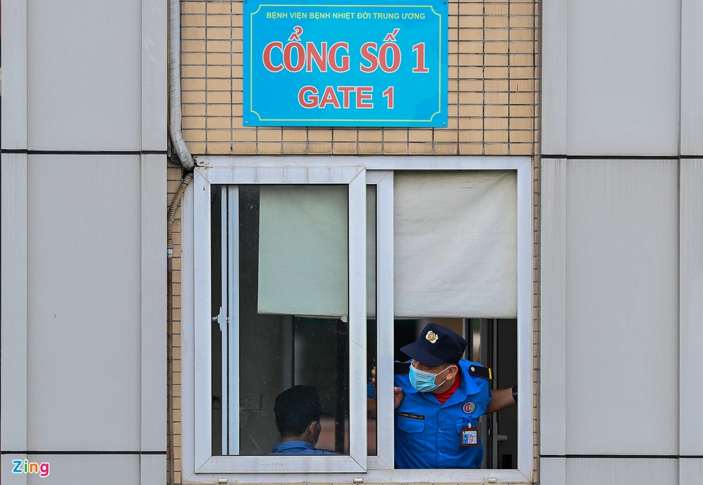 Hanoi frontline hospital in Covid-19 fight put under lockdown