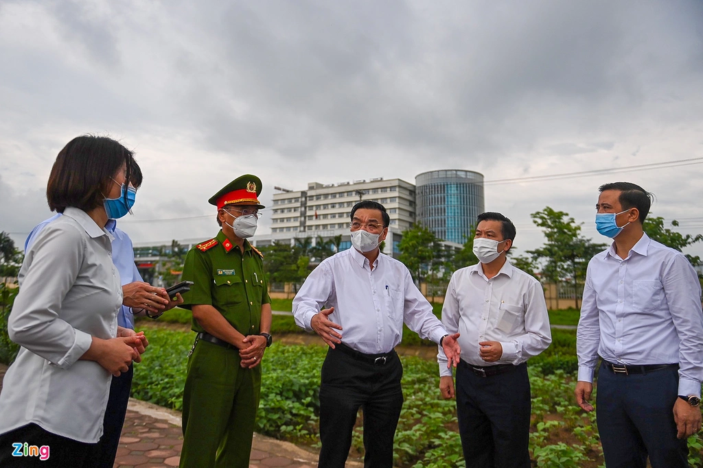 Hanoi frontline hospital in Covid-19 fight put under lockdown