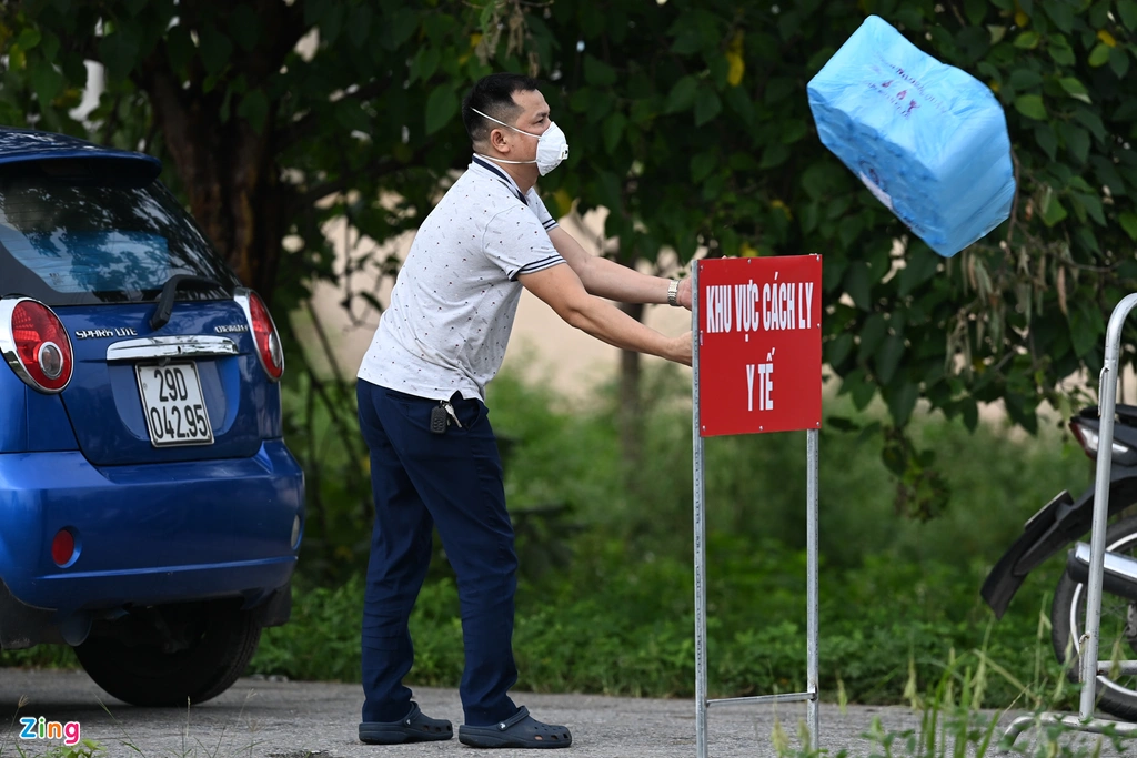 Hanoi frontline hospital in Covid-19 fight put under lockdown