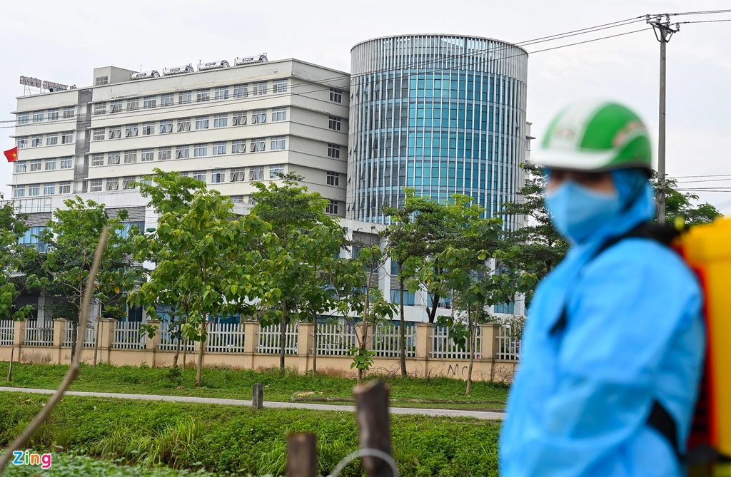 Hanoi frontline hospital in Covid-19 fight put under lockdown