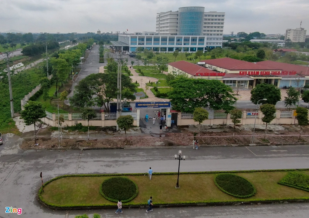 Hanoi frontline hospital in Covid-19 fight put under lockdown