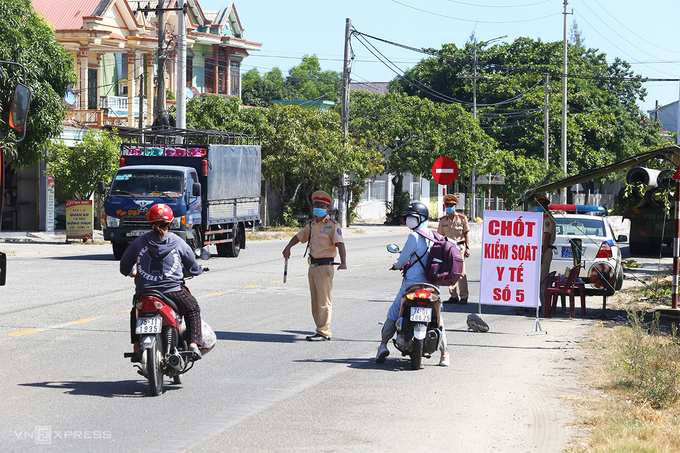 Towns in 2 central provinces apply social distancing amid rising Covid-19 threat