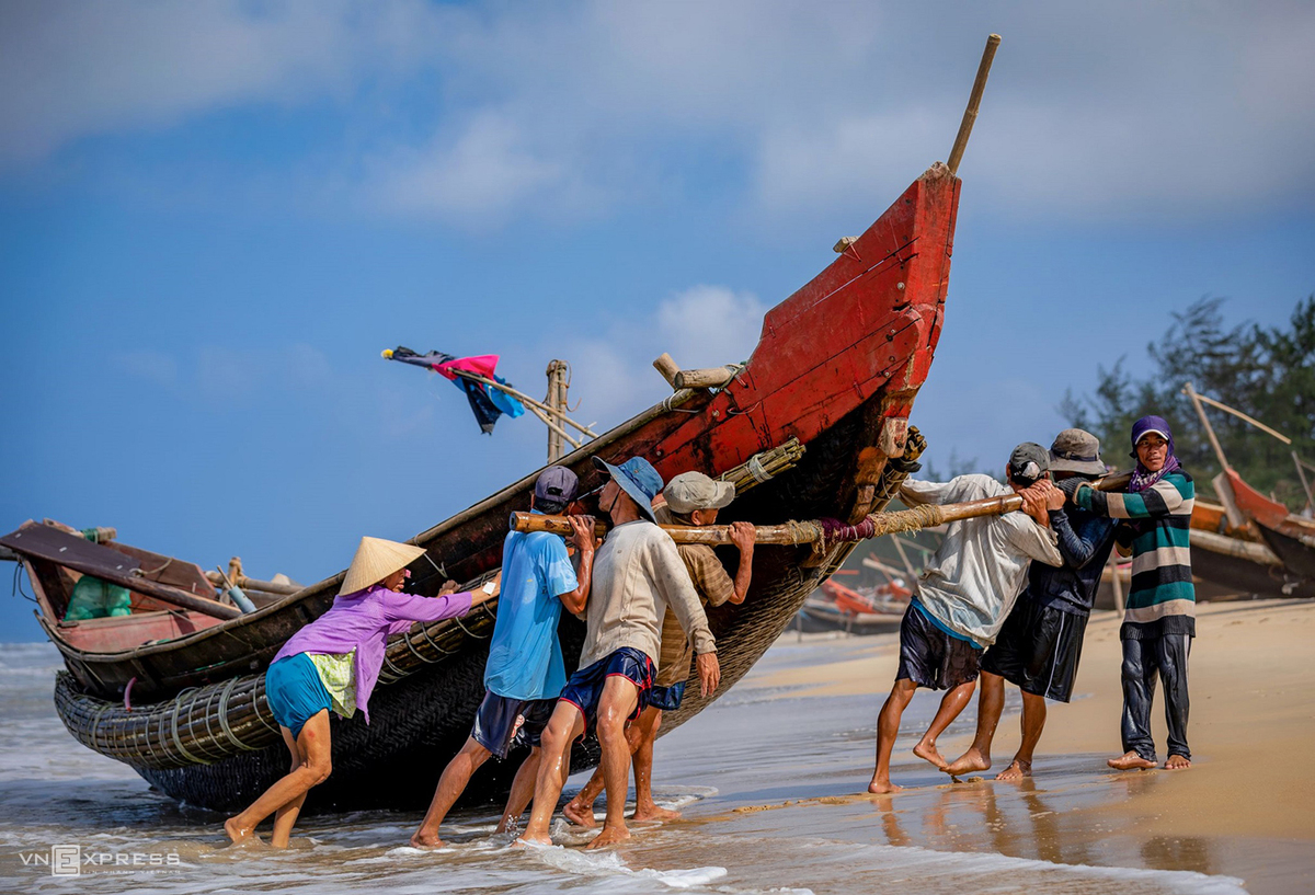 Tranquil beauty of Phu Hai fishing village