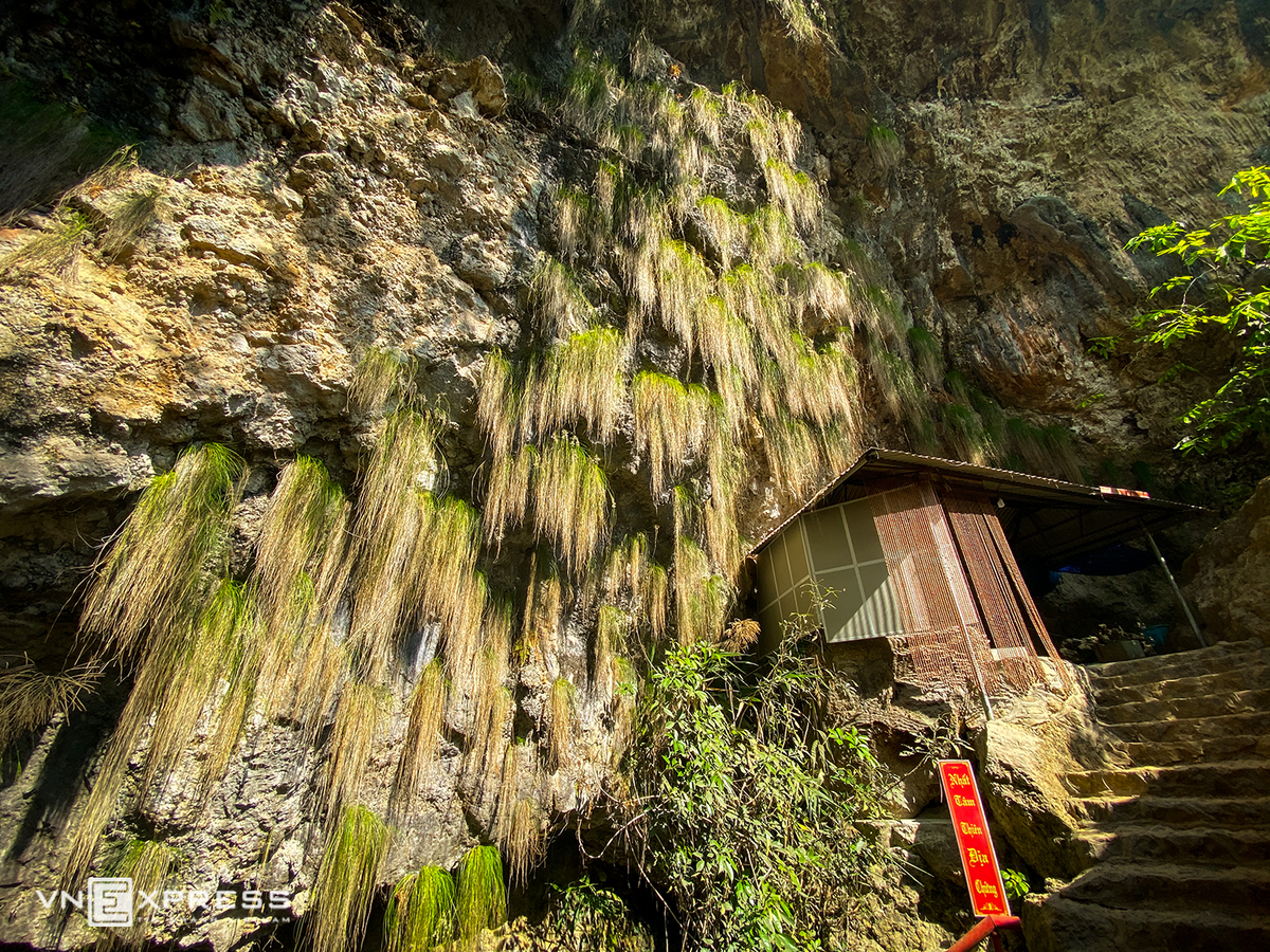 Spectacular cave with '99 mountains, 99 lakes' in northwestern province