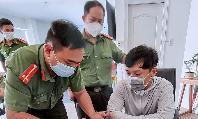 Two more detained for smuggling fake foreign experts into Vietnam