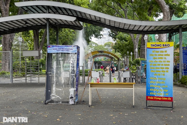 Vietnam's famous tourist attractions deserted amidst coronavirus surge