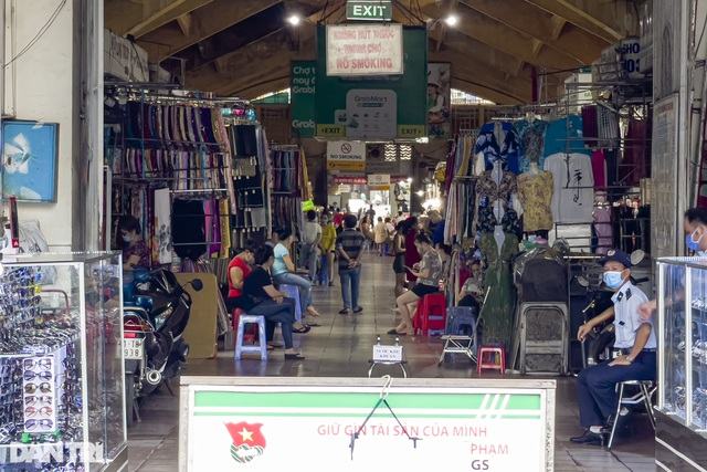 Vietnam's famous tourist attractions deserted amidst coronavirus surge