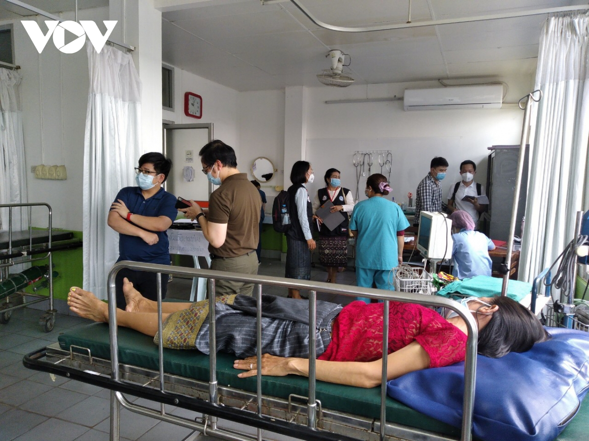 Vietnamese medical workers dedicate to help Laos in Covid-19 fight