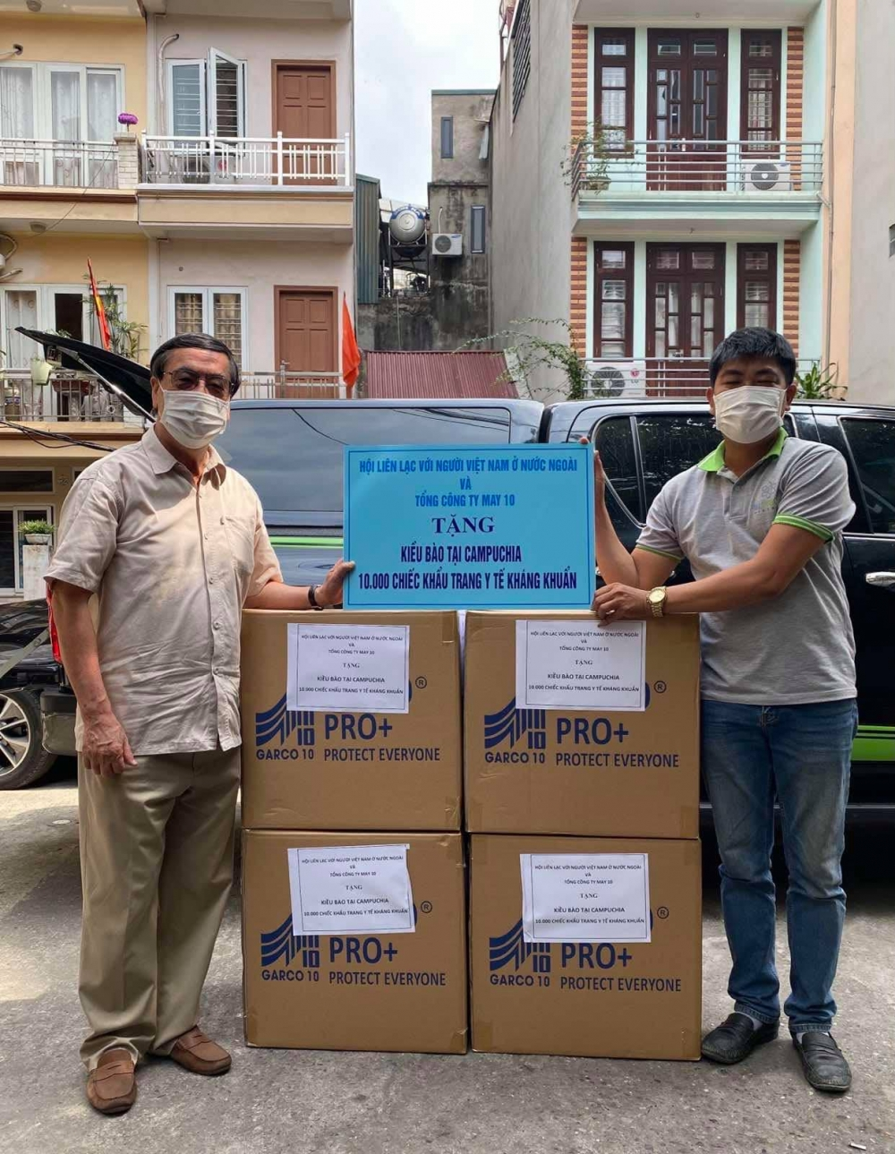 ALOV gifts 30,000 face masks to overseas Vietnamese in Laos, Cambodia, Thailand