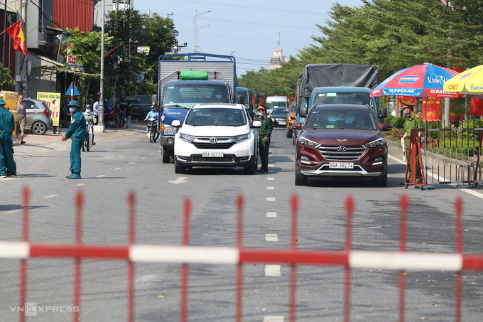 Pandemic-hit Bac Ninh Province requests residents to stay home after 8 p.m