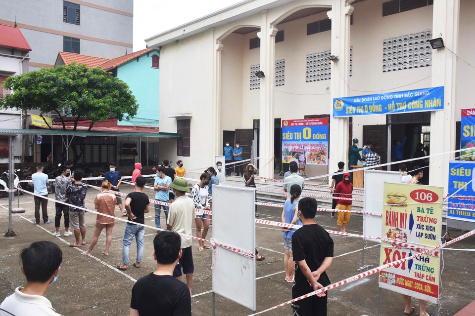 'Zero dong supermarket' provides essentials in Bac Giang coronavirus hotspot