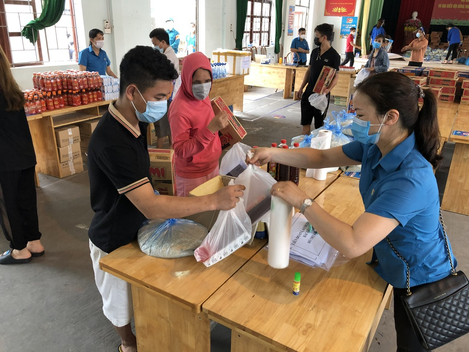 'Zero dong supermarket' provides essentials in Bac Giang coronavirus hotspot