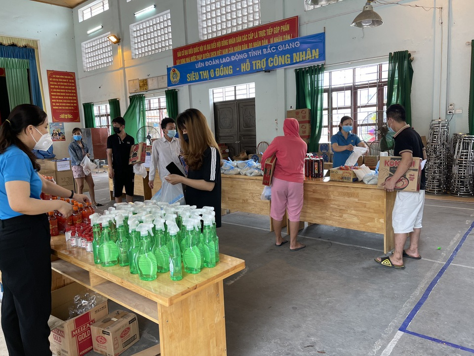 'Zero dong supermarket' provides essentials in Bac Giang coronavirus hotspot