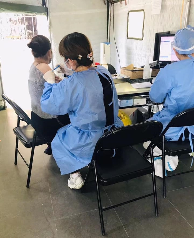 Overseas Vietnamese in China receive Covid-19 vaccine