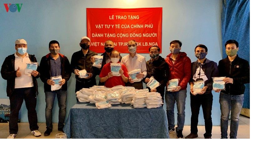 vietnam donates medical masks to vietnamese community in russia