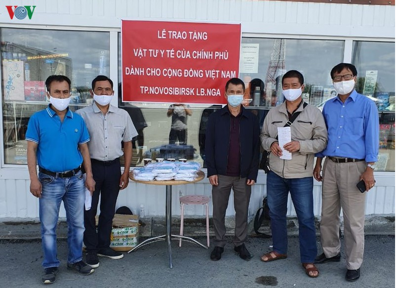 vietnam donates medical masks to vietnamese community in russia