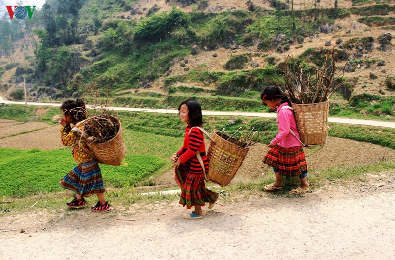 hospitality of ethnic people on ha giang rocky plateau