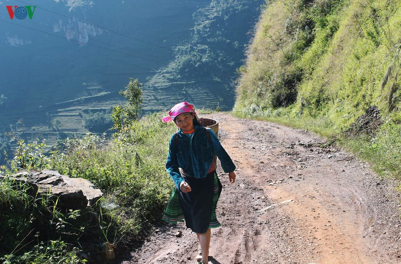 the hospitality of ethnic people on ha giang rocky plateau