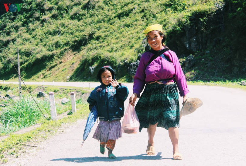 hospitality of ethnic people on ha giang rocky plateau