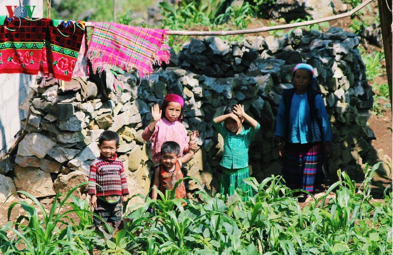 the hospitality of ethnic people on ha giang rocky plateau