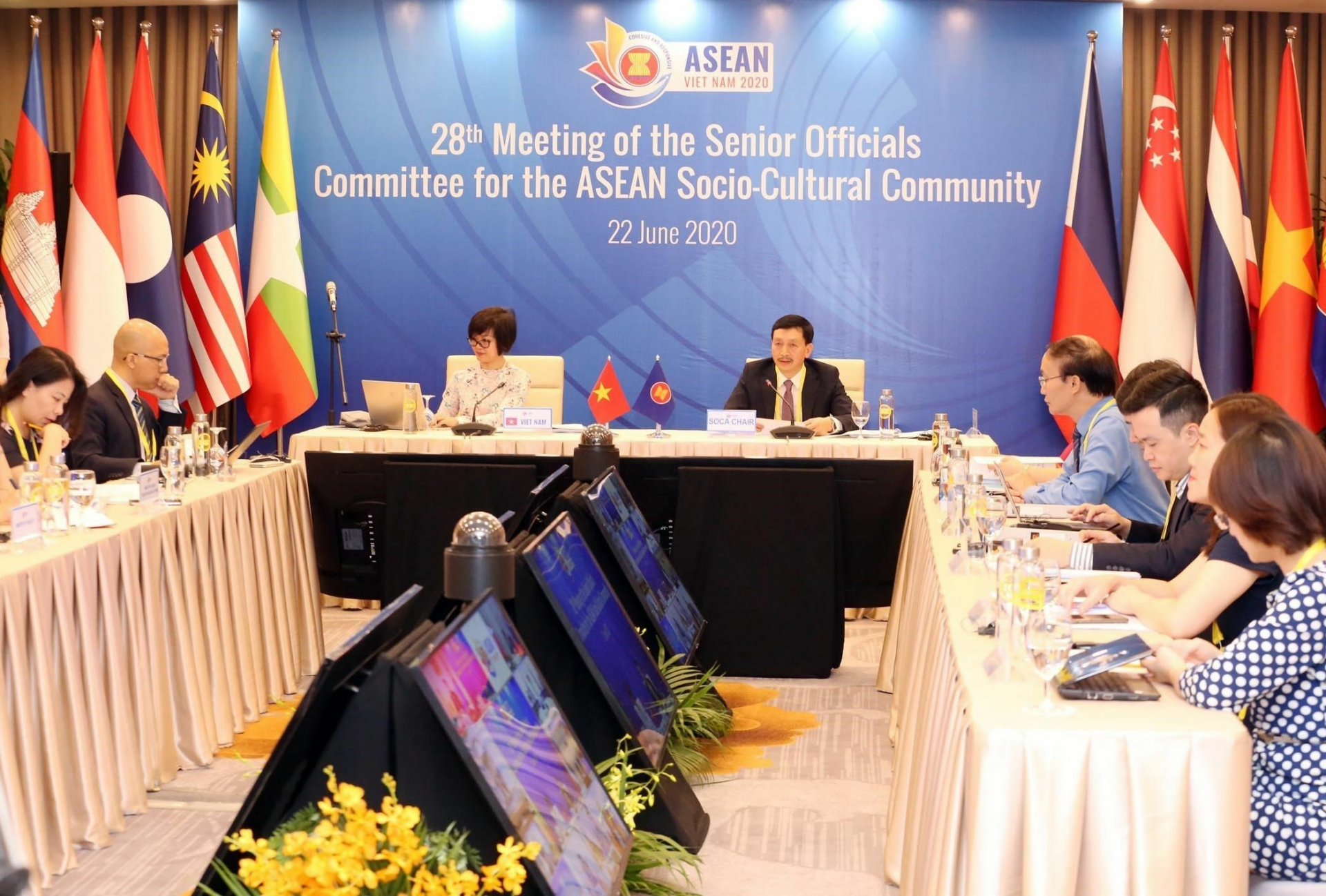 Vietnam cooperates with ASEAN to launch initiatives of combating COVID-19