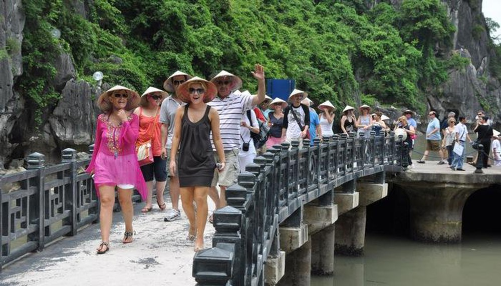 vietnam not yet reopens to foreign tourists