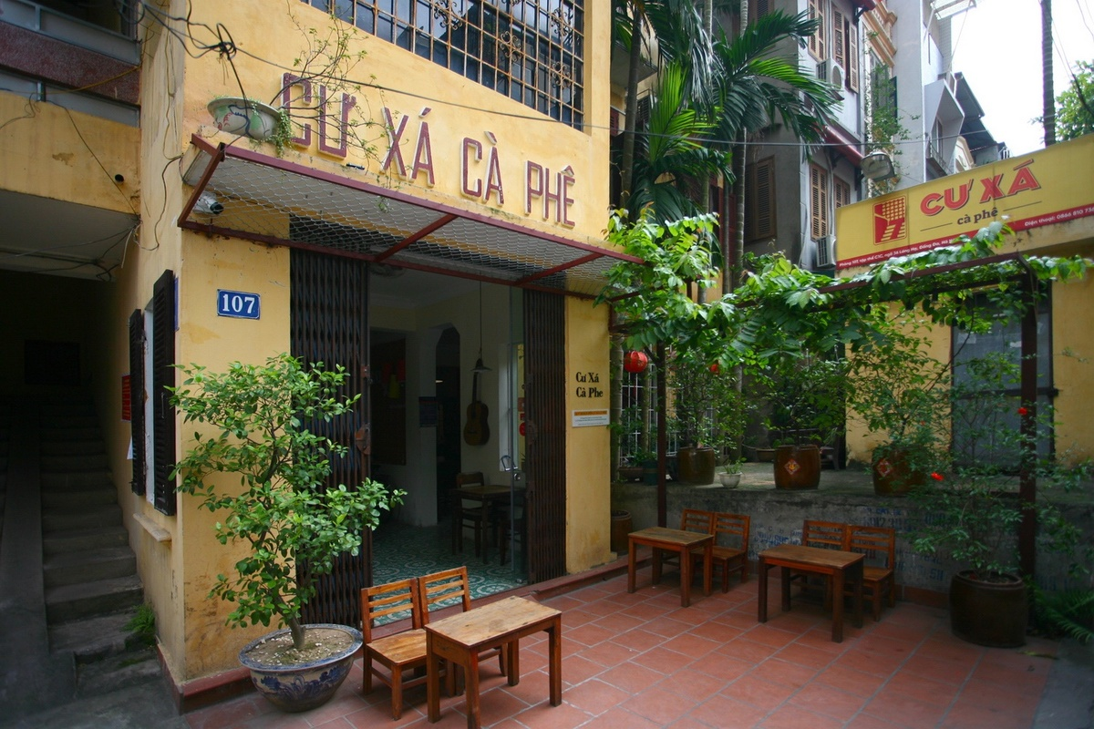 “Back in time” coffee shop in the heart of Hanoi