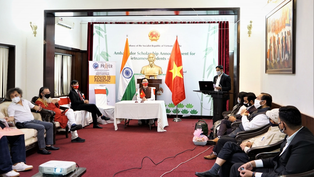 Vietnam supports Indian and Nepali people in Covid-19 fight