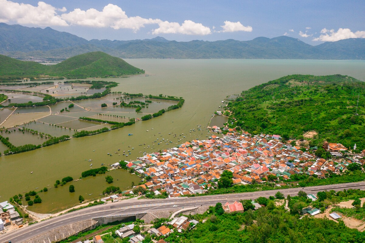 breath taking bird eye view of khanh hoa phu yen route