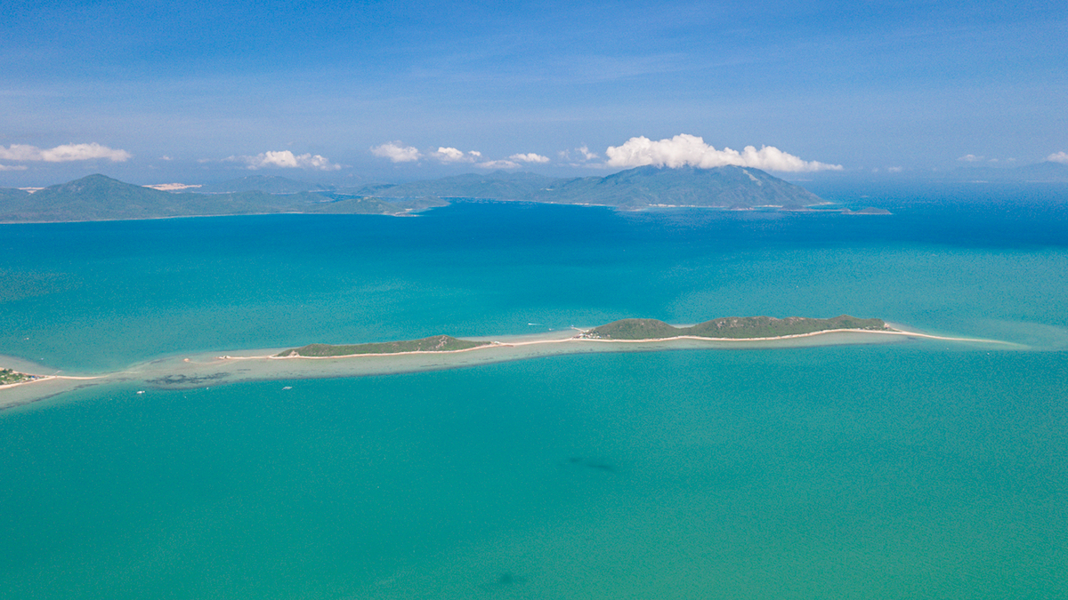 Breath-taking bird-eye view of Khanh Hoa - Phu Yen route