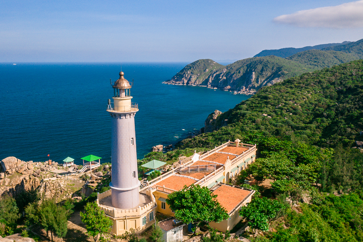 Breath-taking bird-eye view of Khanh Hoa - Phu Yen route