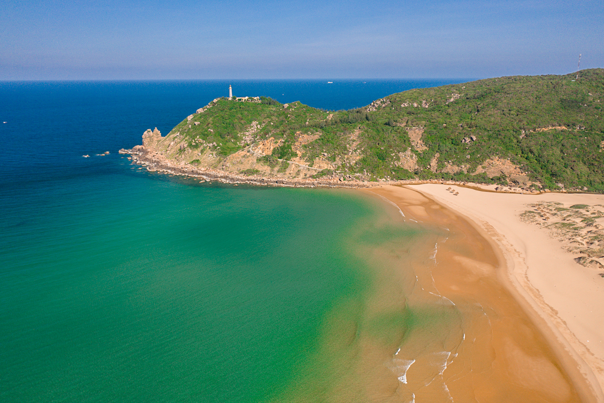 Breath-taking bird-eye view of Khanh Hoa - Phu Yen route