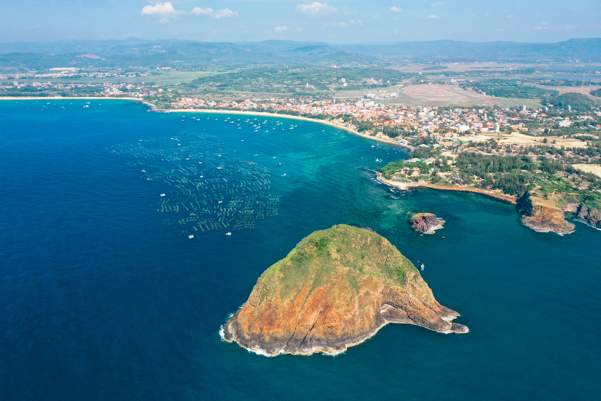 Breath-taking bird-eye view of Khanh Hoa - Phu Yen route