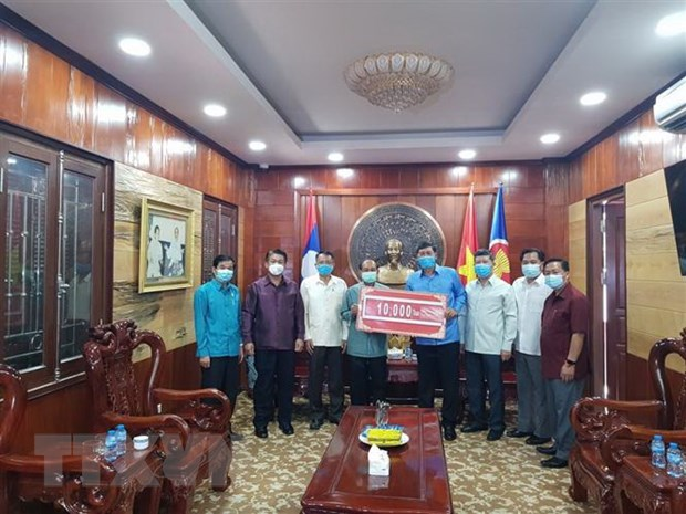 Lao provides financial support for Vietnam northern provinces