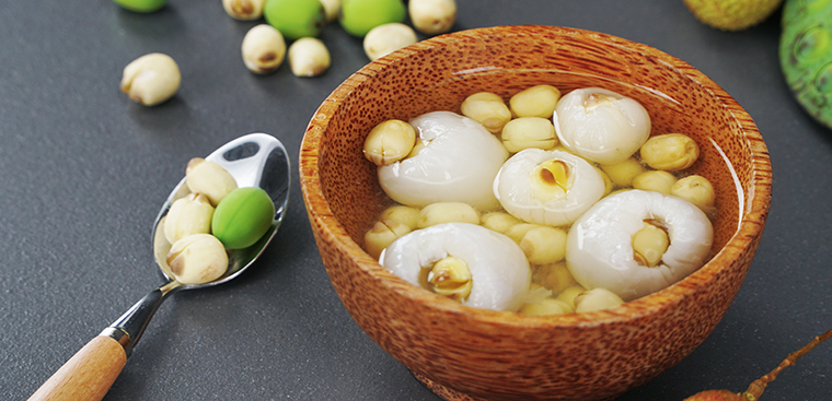 Lychee and lotus seed sweet soup, best dish to cool down on summer days, video