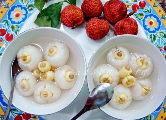 Lychee and lotus seed sweet soup, best dish to cool down on summer days, video