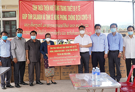 Vietnam assists Laos provinces in Covid-19 fight