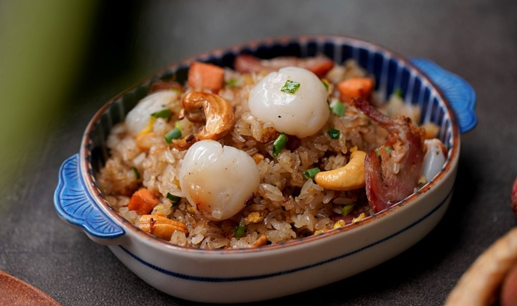 Recipe: Fried rice with fresh lychees - video