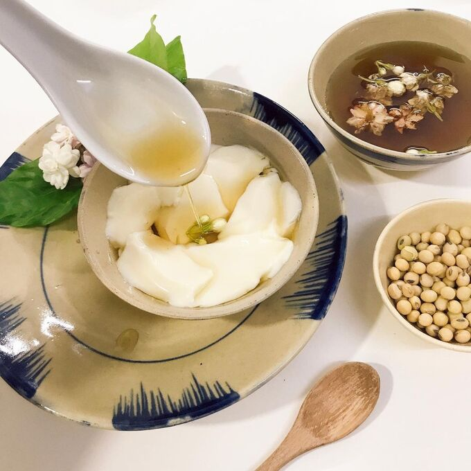 Tao pho (soybean curd), rustic dish of Vietnamese on summer days