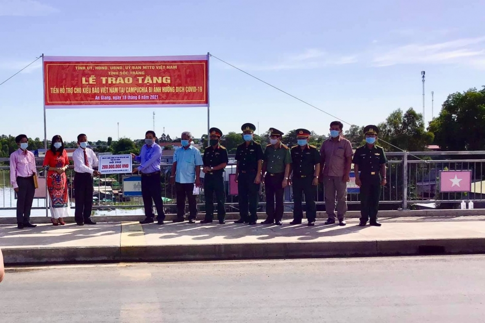 Vietnam’s localities support Vietnamese Cambodians in Covid-19 fight