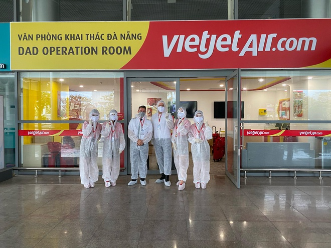 Vietjet Air Foreign Pilots Support Vietnam's Covid-19 Vaccine Fund