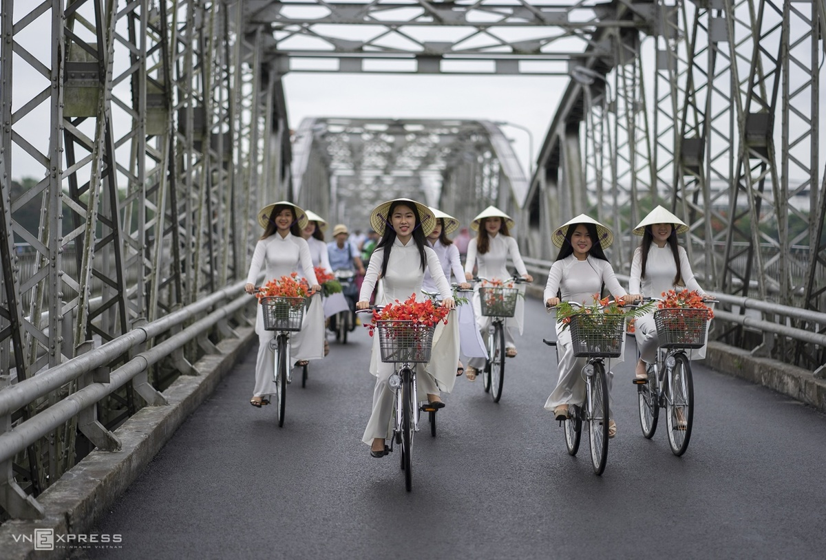 A glimpse of idyllic life in Hue amid summer days