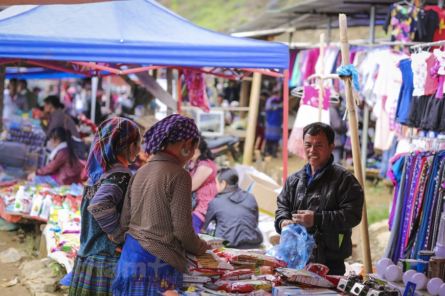 can cau market outstanding cultural trait in northwest of vietnam